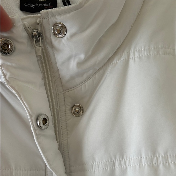 Daisy Fuentes White Quilted Vest - Picture 5 of 6